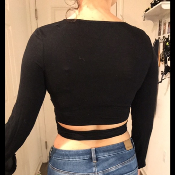 Black Wraparound Cropped Blouse - Picture 2 of 2